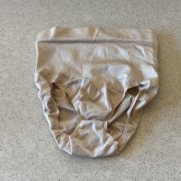 Maidenform Other - Maidenform Control Top Shape wear Size Medium